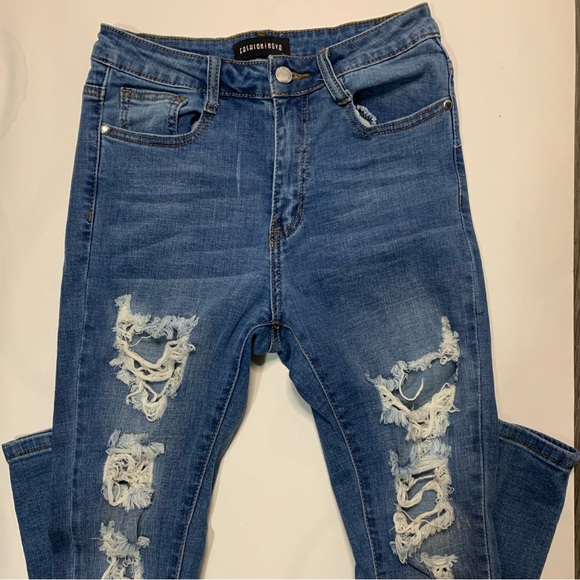 FashionNova Ripped ankle length jeans Size 3 - Picture 2 of 4